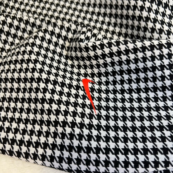 Nike Full Length Legging in black & white houndstooth - Picture 3 of 4